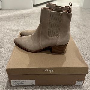 Madewell The Western Ankle Boot in Walnut Suede